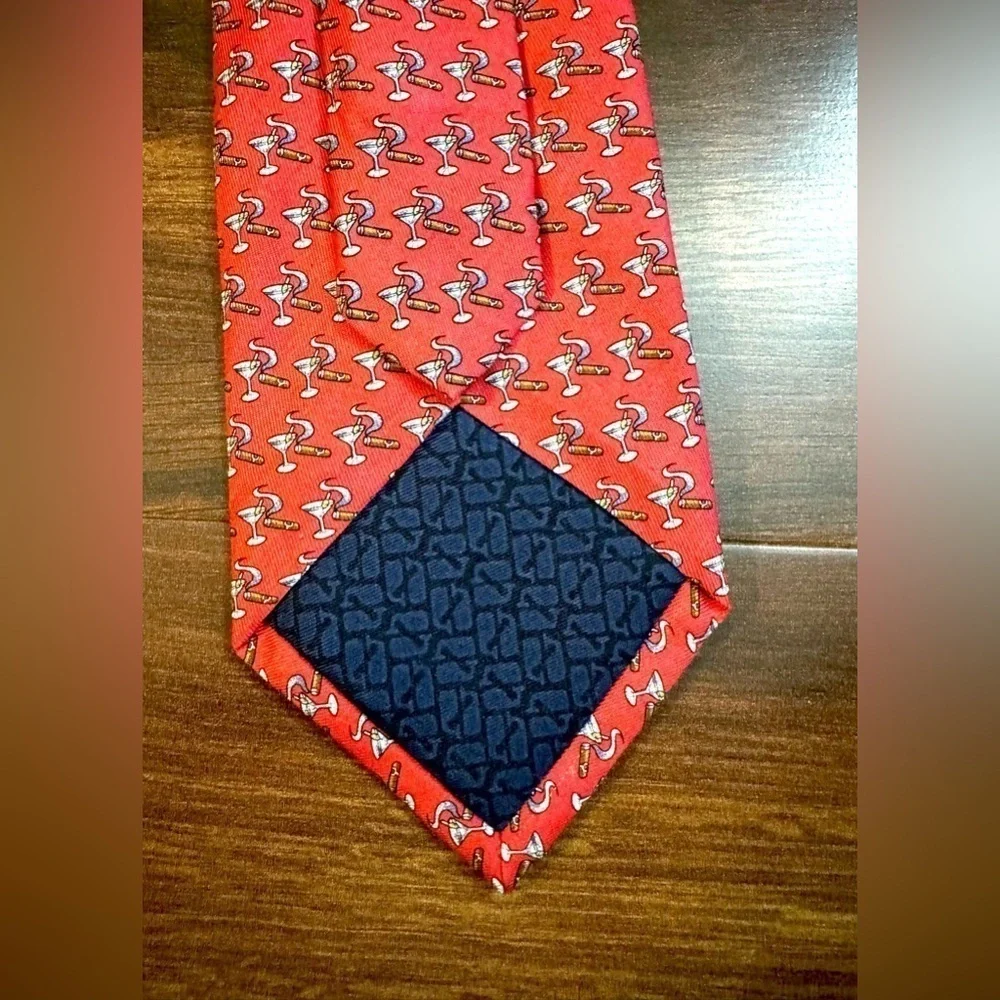 🍁END of YEAR SALE🍁VINEYARD VINES 100% Silk Red Printed Necktie Handmade in USA